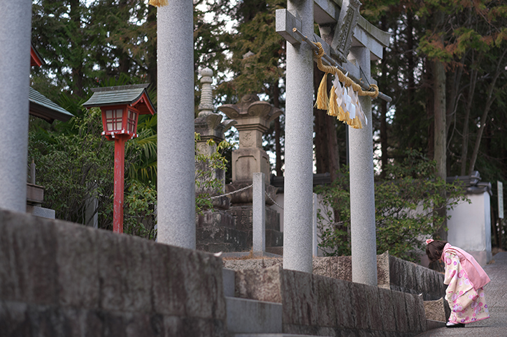 鳥居をくぐる前に会釈